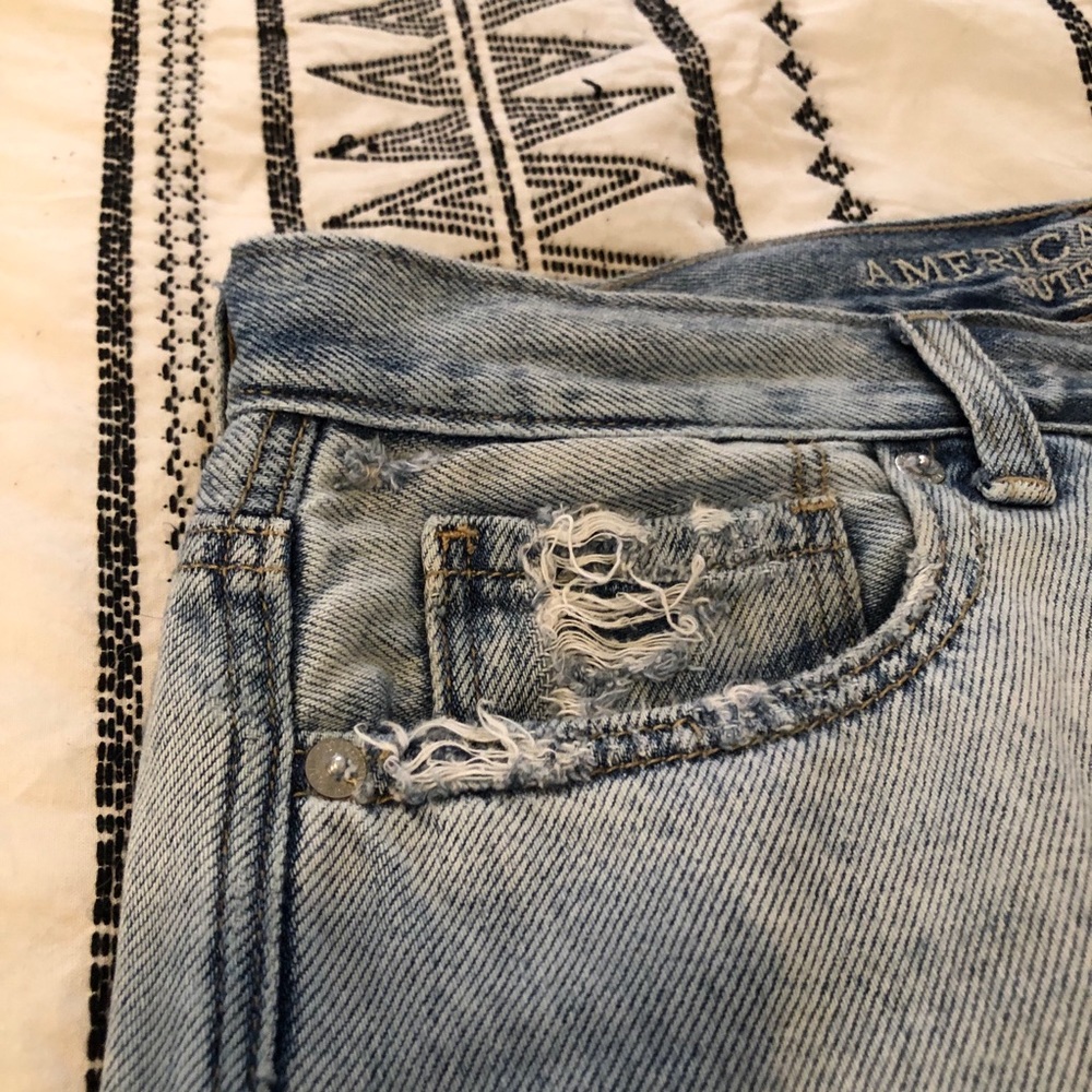 AE Distressed Mom Jean - Picture 4 of 6